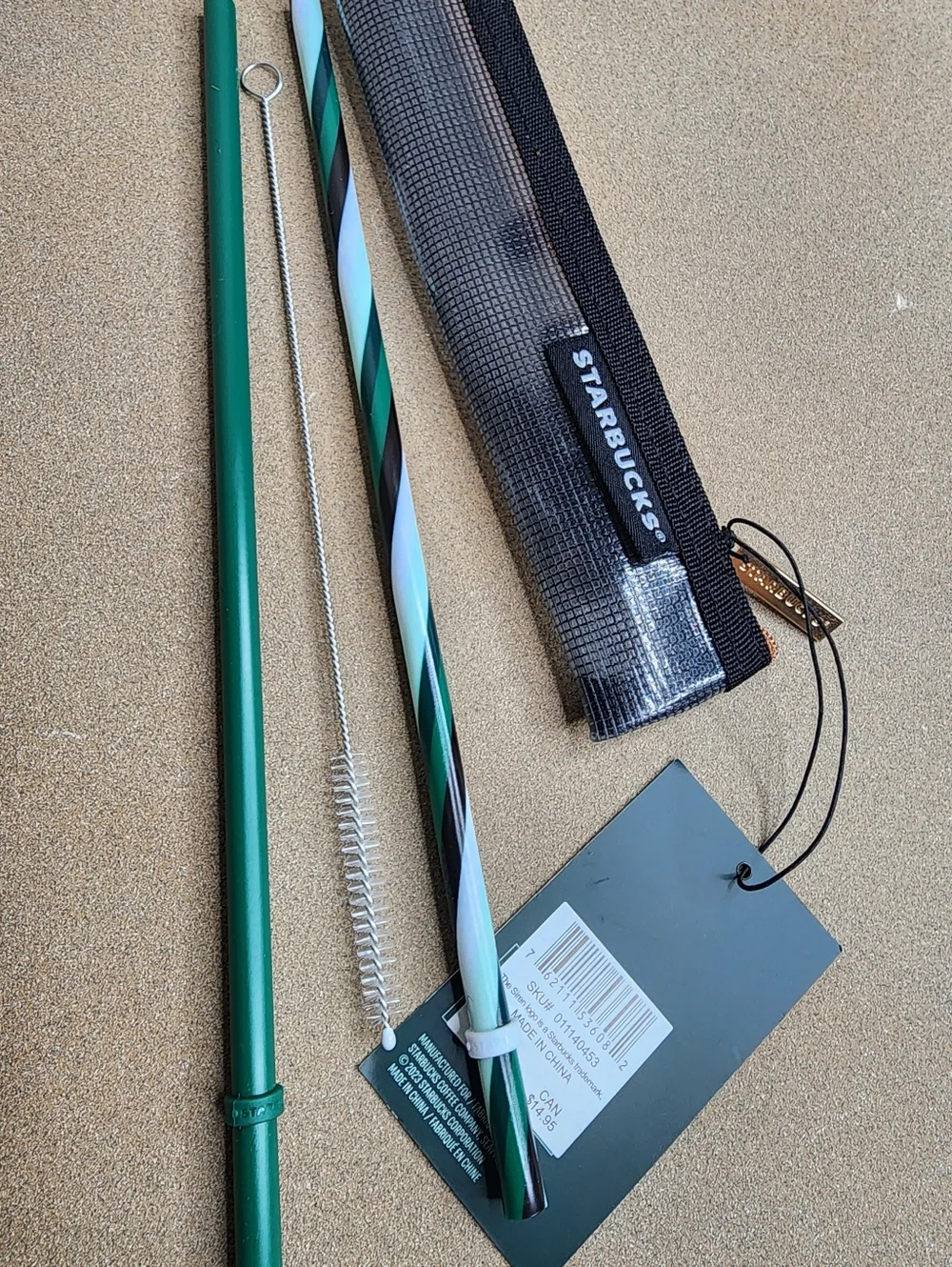 NWT Starbucks Reusable Straw Kit 2 Straws, Cleaner, And Pouch